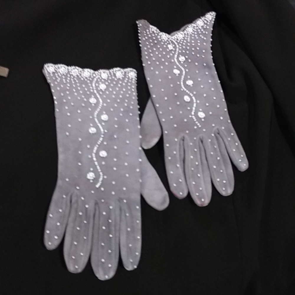 Vintage beaded ladies dress gloves, extra small
